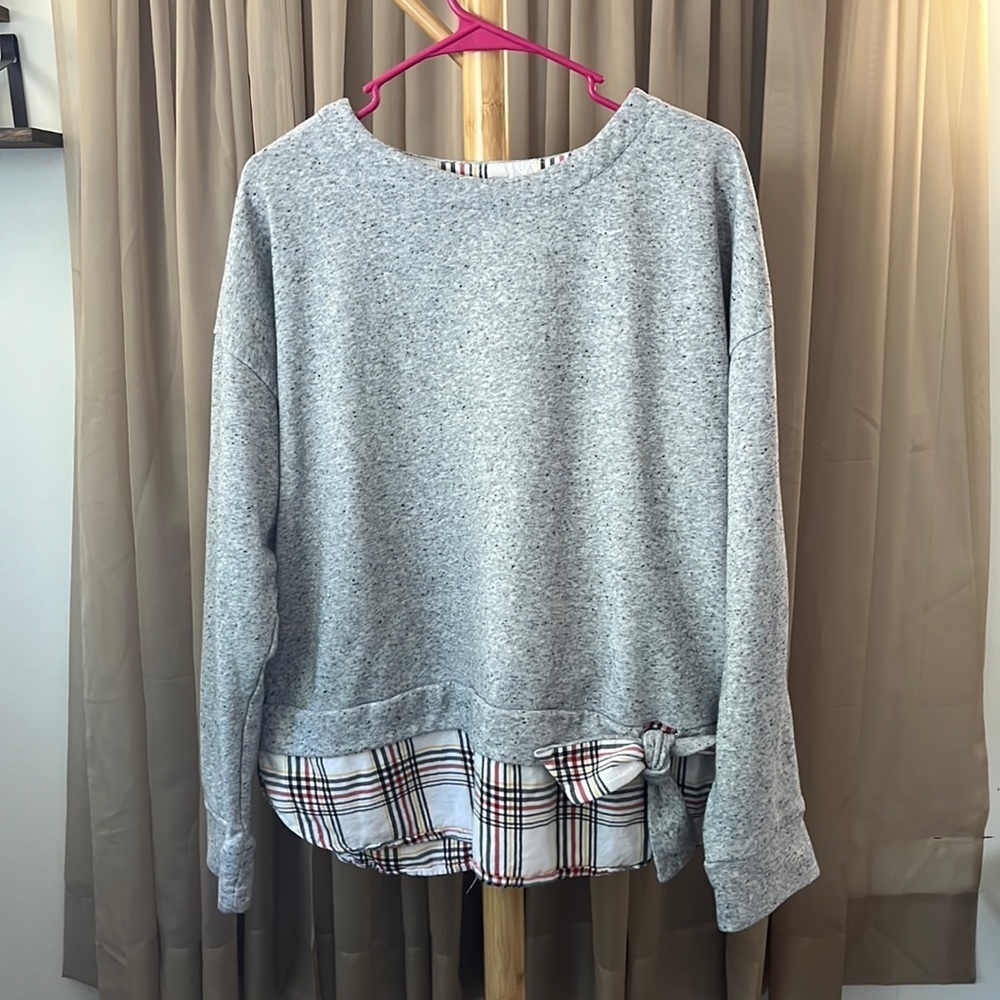 Izod sweatshirt with flannel size XXL. $20 Cute & comfy!​​